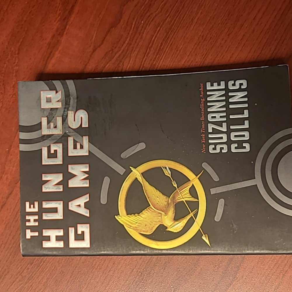 Suzanne Collins The Hunger Games paperback novel book series Scholastic